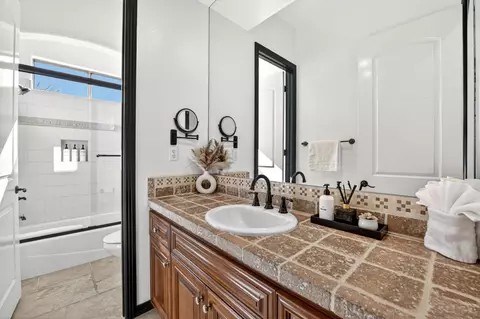 Bath - 48789 Cascade St, Indio, CA 92201 photo 4 of 7