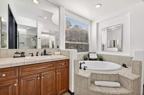 Bath - 48789 Cascade St, Indio, CA 92201 photo 2 of 7