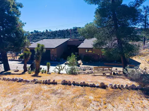 Exterior - 7674 Rockaway Ave, Yucca Valley, CA 92284 photo 5 of 13