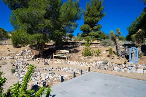 Exterior - 7674 Rockaway Ave, Yucca Valley, CA 92284 photo 7 of 13