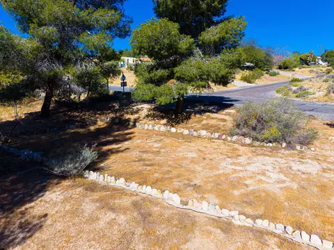 Exterior - 7674 Rockaway Ave, Yucca Valley, CA 92284 photo 3 of 13