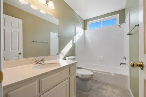 Bath - 6746 Alderpoint Ct, Riverside, CA 92506 photo 5 of 5