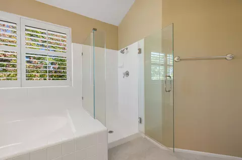Bath - 6746 Alderpoint Ct, Riverside, CA 92506 photo 2 of 5