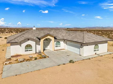 Exterior - 62734 Starlight St, Joshua Tree, CA 92252 photo 5 of 10