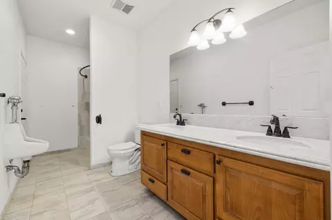 Bath - 62734 Starlight St, Joshua Tree, CA 92252 photo 5 of 6