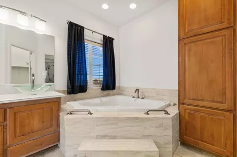 Bath - 62734 Starlight St, Joshua Tree, CA 92252 photo 2 of 6