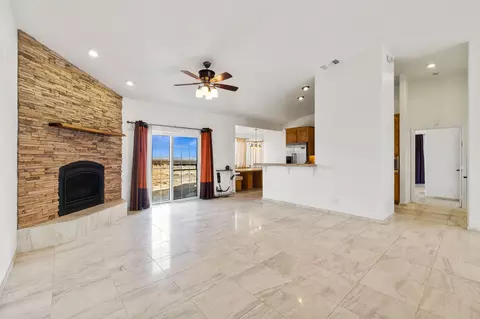 Living - 62734 Starlight St, Joshua Tree, CA 92252 photo 2 of 8