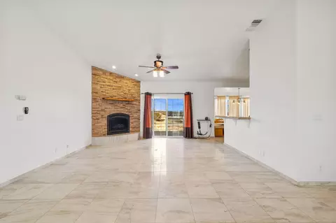 Living - 62734 Starlight St, Joshua Tree, CA 92252 photo 5 of 8