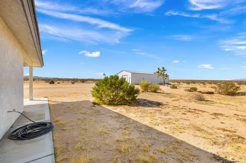 Exterior - 62734 Starlight St, Joshua Tree, CA 92252 photo 4 of 10