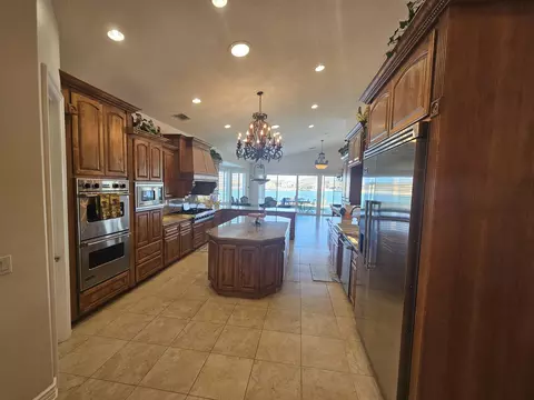 Kitchen - 26461 Edgewater Ln, Helendale, CA 92342 photo 2 of 3