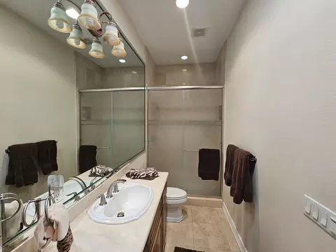 Bath - 26461 Edgewater Ln, Helendale, CA 92342 photo 4 of 4
