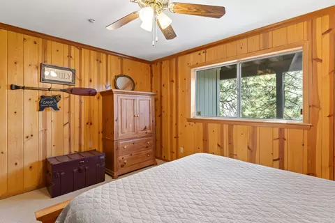 Bedroom - 783 Crown Dr, Lake Arrowhead, CA 92352 photo 5 of 11