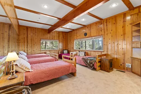 Bedroom - 783 Crown Dr, Lake Arrowhead, CA 92352 photo 9 of 11