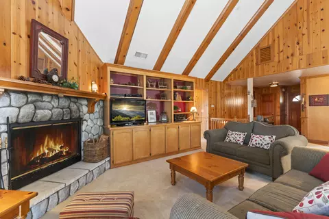 Living - 783 Crown Dr, Lake Arrowhead, CA 92352 photo 4 of 6