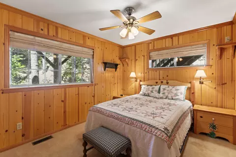 Bedroom - 783 Crown Dr, Lake Arrowhead, CA 92352 photo 8 of 11