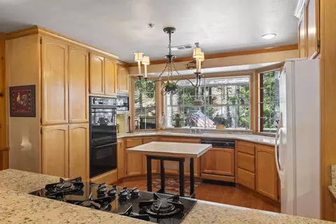 Kitchen - 783 Crown Dr, Lake Arrowhead, CA 92352 photo 6 of 6