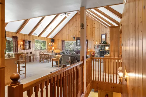 Entry Way - 783 Crown Dr, Lake Arrowhead, CA 92352 photo 3 of 7