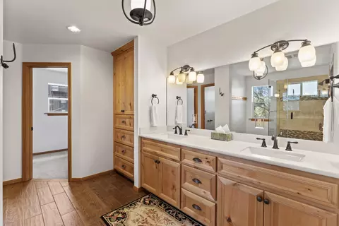 Bath - 783 Crown Dr, Lake Arrowhead, CA 92352 photo 8 of 9