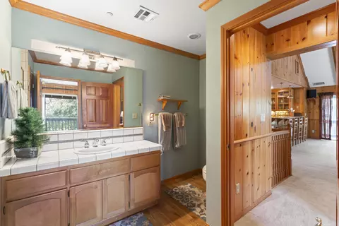 Bath - 783 Crown Dr, Lake Arrowhead, CA 92352 photo 1 of 9