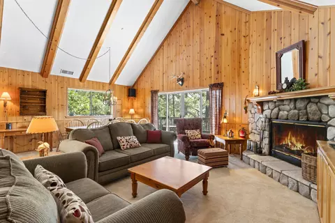 Living - 783 Crown Dr, Lake Arrowhead, CA 92352 photo 3 of 6