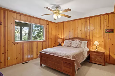 Bedroom - 783 Crown Dr, Lake Arrowhead, CA 92352 photo 4 of 11