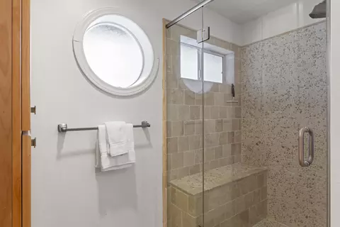 Bath - 783 Crown Dr, Lake Arrowhead, CA 92352 photo 4 of 9