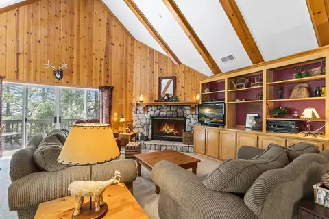 Living - 783 Crown Dr, Lake Arrowhead, CA 92352 photo 2 of 6