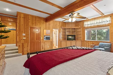 Bedroom - 783 Crown Dr, Lake Arrowhead, CA 92352 photo 6 of 11