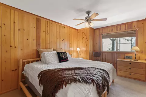 Bedroom - 783 Crown Dr, Lake Arrowhead, CA 92352 photo 7 of 11