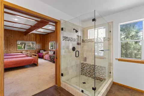 Bath - 783 Crown Dr, Lake Arrowhead, CA 92352 photo 9 of 9