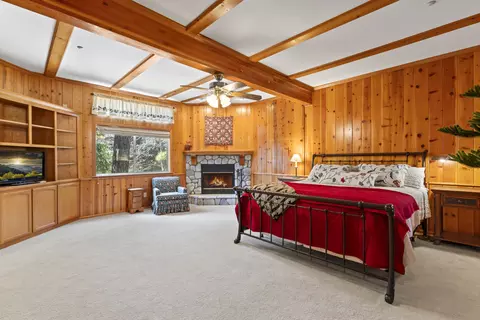 Bedroom - 783 Crown Dr, Lake Arrowhead, CA 92352 photo 1 of 11