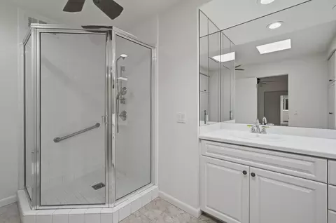 Bath - 44 Majorca Dr, Rancho Mirage, CA 92270 photo 2 of 3