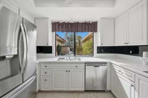 Kitchen - 44 Majorca Dr, Rancho Mirage, CA 92270 photo 1 of 3