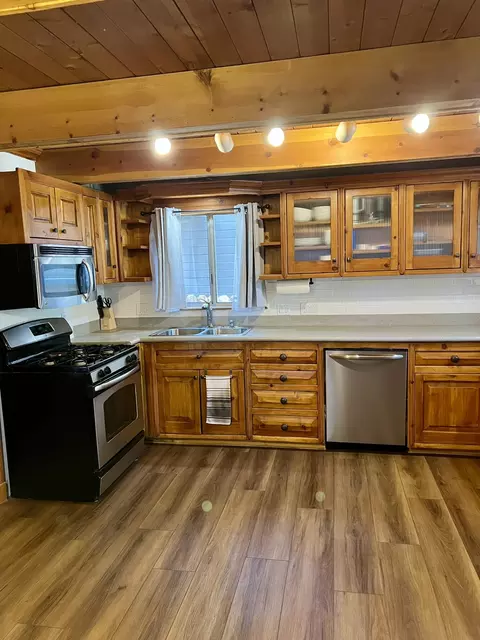 Kitchen - 2084 5th Ln, Big Bear City, CA 92314 photo 2 of 4