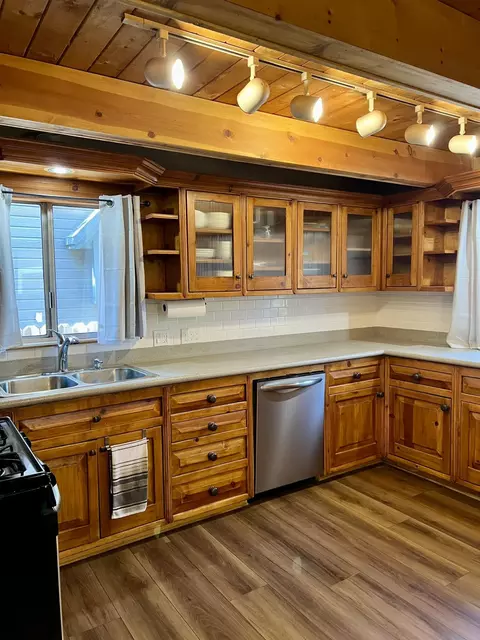Kitchen - 2084 5th Ln, Big Bear City, CA 92314 photo 3 of 4