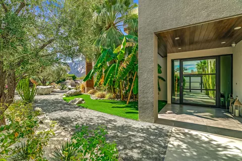 427 N Avenida Caballeros, Palm Springs, CA 92262