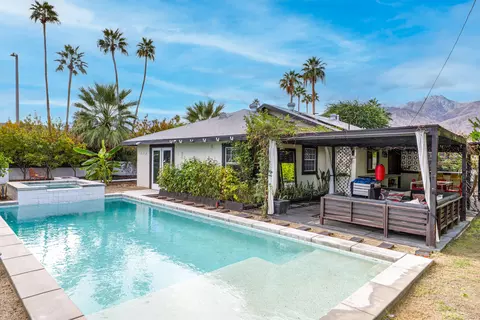 3882 E Sunny Dunes Rd, Palm Springs, CA 92264