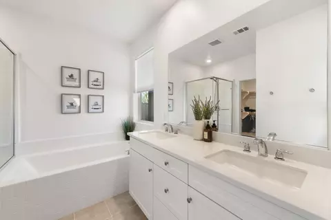 Bath - 40161 Padova Dr, Indio, CA 92203 photo 1 of 3