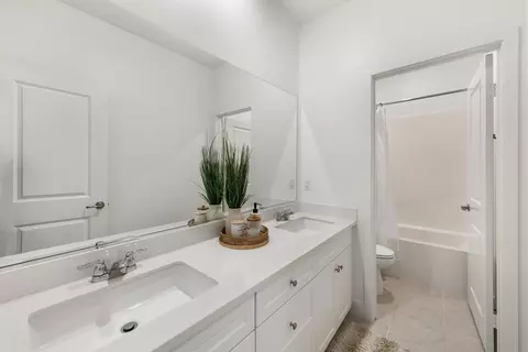 Bath - 40161 Padova Dr, Indio, CA 92203 photo 3 of 3