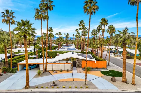 992 E La Jolla Rd, Palm Springs, CA 92264