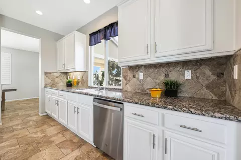 Kitchen - 37788 Thurne St, Indio, CA 92203 photo 4 of 5