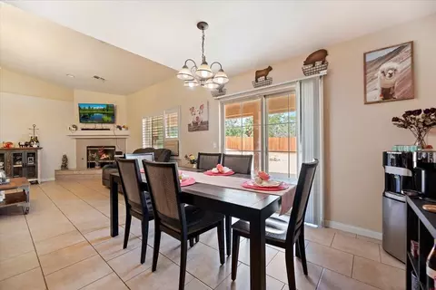 Dining - 7562 Inca Trl, Yucca Valley, CA 92284 photo 3 of 3