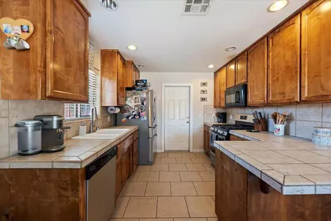 Entry Way - 7562 Inca Trl, Yucca Valley, CA 92284 photo 3 of 4