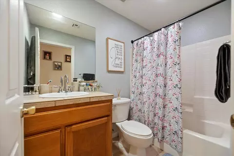 Bath - 7562 Inca Trl, Yucca Valley, CA 92284 photo 4 of 4