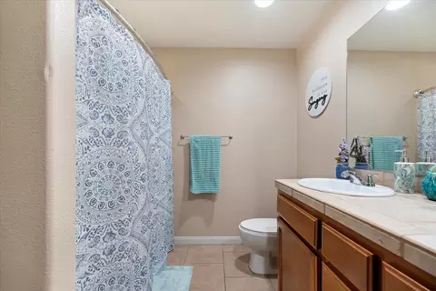 Bath - 7562 Inca Trl, Yucca Valley, CA 92284 photo 2 of 4