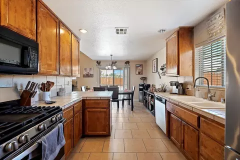 Entry Way - 7562 Inca Trl, Yucca Valley, CA 92284 photo 4 of 4