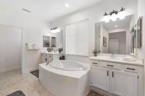 Bath - 49438 Douglas St, Indio, CA 92201 photo 3 of 4