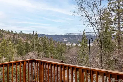 1179 Ridge Rd, Fawnskin, CA 92333