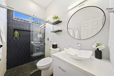 Bath - 43682 Old Troon Ct, Indio, CA 92201 photo 3 of 3