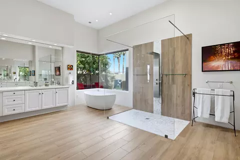 Bath - 79995 Double Eagle Way, La Quinta, CA 92253 photo 2 of 7